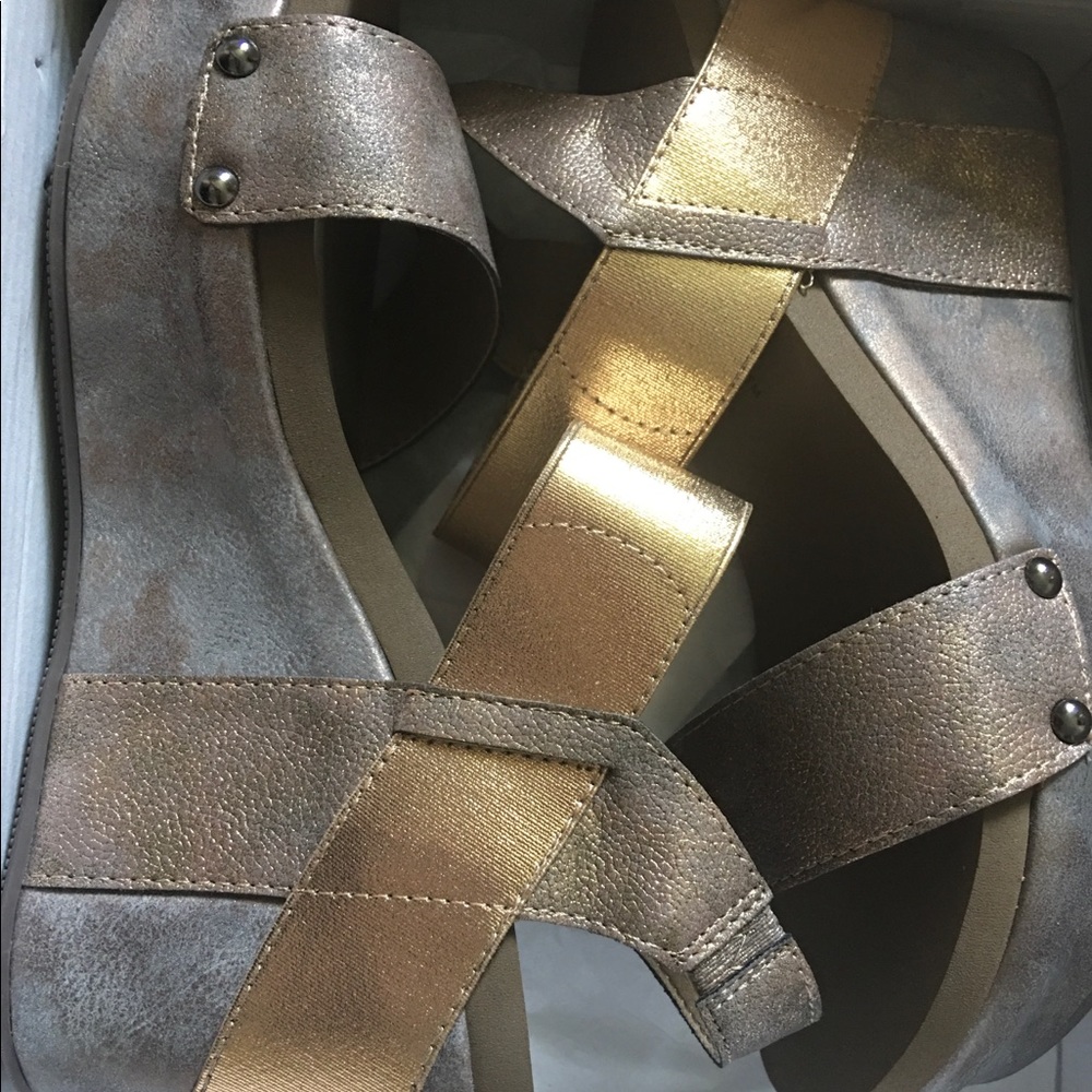 Boutique Corky Agnus Bronze Wedge Sandals Size 8